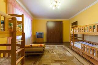 Гостиница Hostel Papa House Калининград Односпальная кровать в общем номере-9